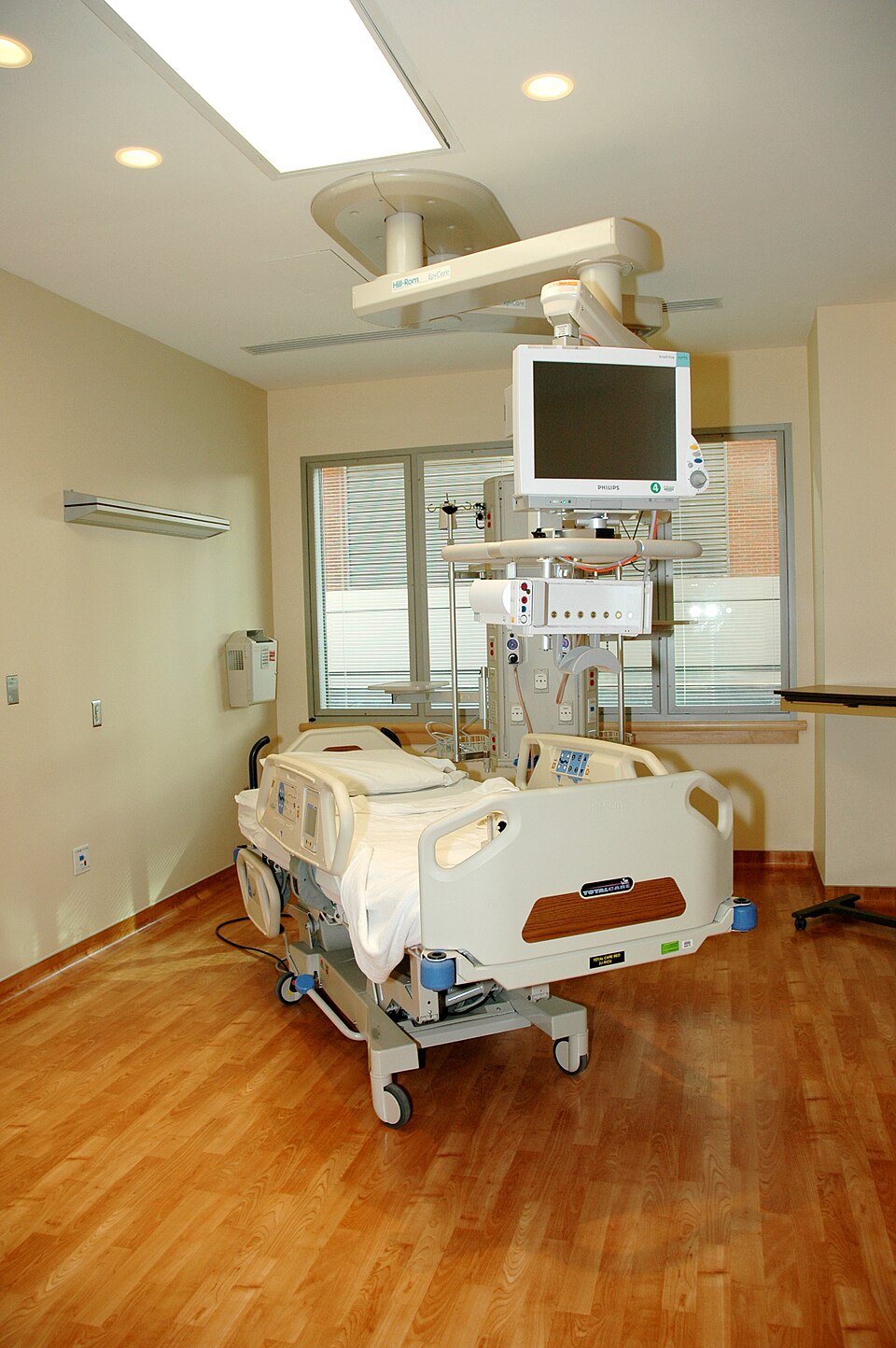 A hospital patient room with a bed